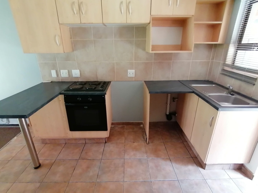 To Let 1 Bedroom Property for Rent in Vredenhof Sh Free State